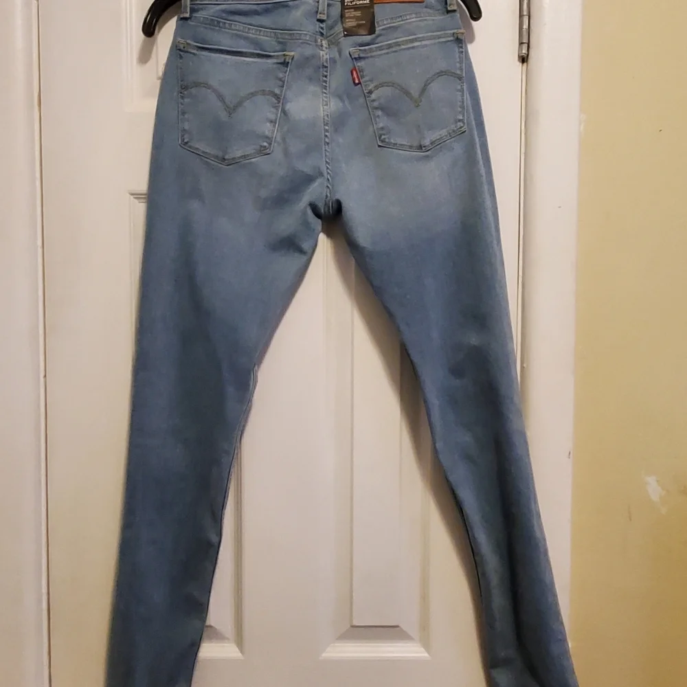 NWT - LEVIS 710 SUPER SKINNY JEAN in size 29x30 - Picture 4 of 5